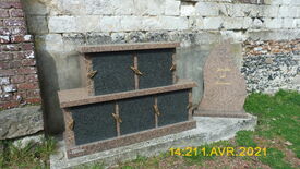 le colombarium : il dispose de 5 emplacements