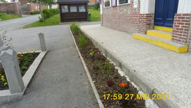 le parterre devant la mairie