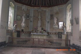 l'intérieur de la chapelle du cimetière de Sailly au bois