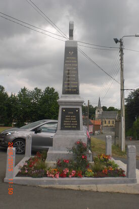 le monument aux morts de Sailly au Bois